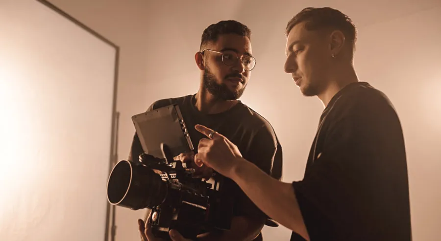 Equipe de filmagem em estúdio