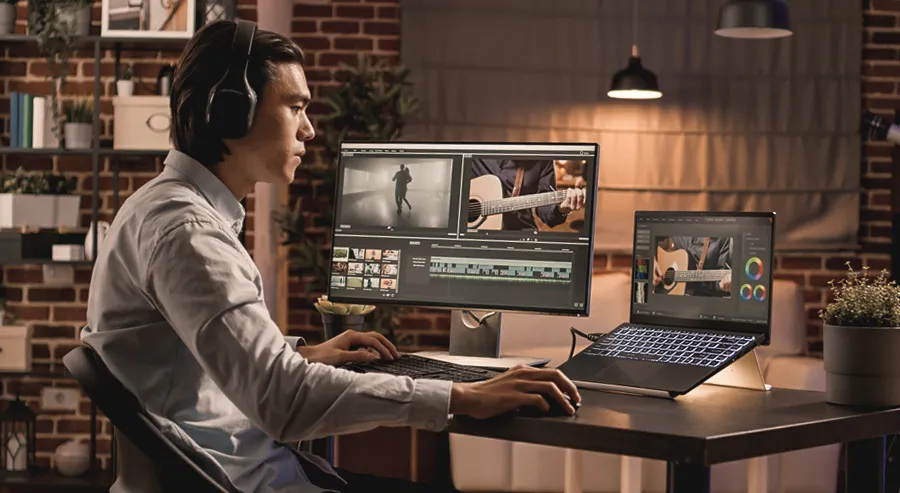Editor de vídeo trabalhando em computador