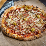 Imagem de uma pizza que acabou de sair do forno